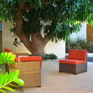 Homey Vacation And Carrental Pensión